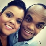 Descrição da imagem #PraCegoVer: Imagem no formato quadrado. Nela, o casal Juliana e Marquinhos estão em close. Eles sorriem. Fim da descrição.