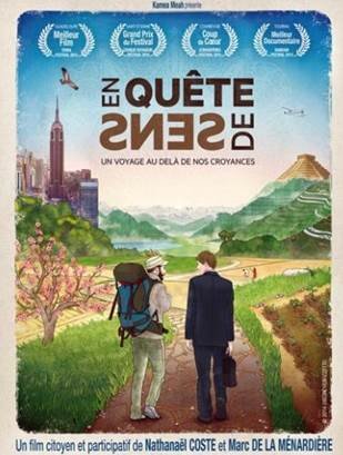 Descrição da imagem #PraCegoVer: Imagem no formato retangular, na vertical. Imagem de divulgação do filme Em busca de sentido. Na imagem vemos dois homens caminhando por uma estrada de terra. Fim da descrição.
