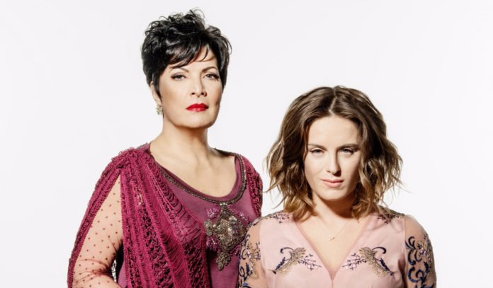 Descrição da imagem #PraCegoVer: Imagem no formato retangular, na horizontal. As atrizes Alessandra Maestrini e Mirna Rubim, protagonistas do musical O som da sílaba. Fim da descrição.