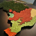 Descrição da imagem #PraTodosVerem: Imagem no formato retangular, na horizontal. Mapa do Brasil com acessibilidade tátil. Fim da descrição.