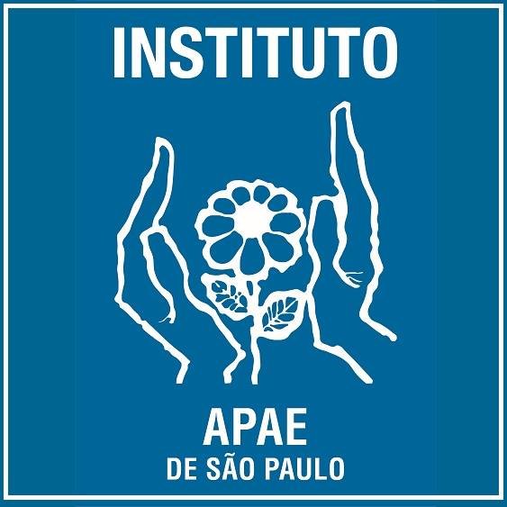 Descrição da imagem #PraCegoVer: Imagem no formato quadrado. Logo do Instituto APAE DE SÃO PAULO. O logo tem fundo azul e tem uma ilustração branca de duas mãos ao redor de uma flor. Também em branco está escrito Instituto APAE DE SÃO PAULO. está escrito Fim da descrição.