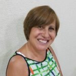 Descrição da imagem #PraCegoVer: Imagem no formato quadrado. A especialista em educação Roseli Olher. Ela é uma mulher morena, com cabelos curtos. Está sorrindo.