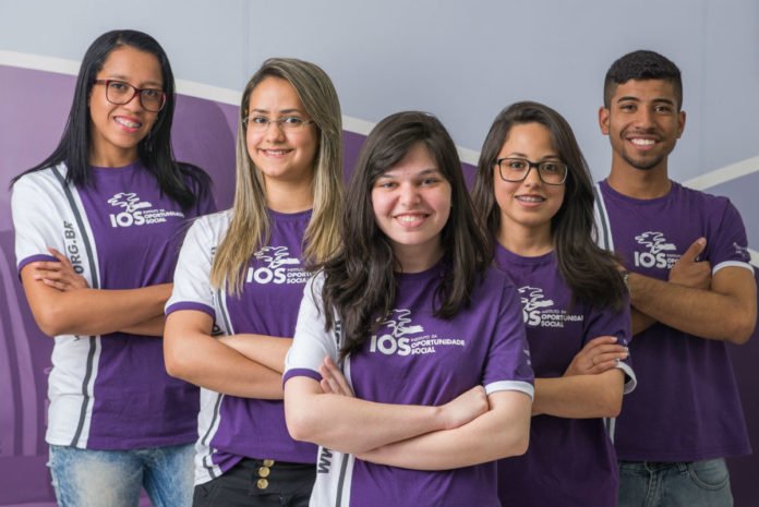 Descrição da imagem #PraCegoVer: Imagem no formato retangular, na horizontal. Jovens atendidos pelo Instituto da Oportunidade Social. Fim da descrição.