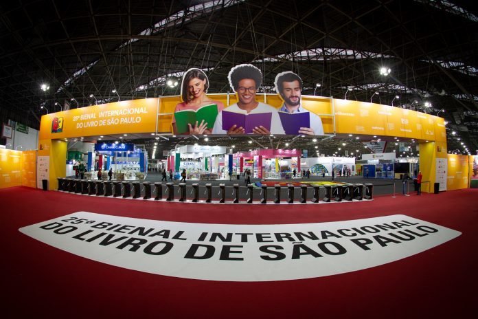 Descrição #PraCegoVer: Imagem no formato retangular, na horizontal. Entrada da Bienal do Livro de São Paulo. Fim da descrição.