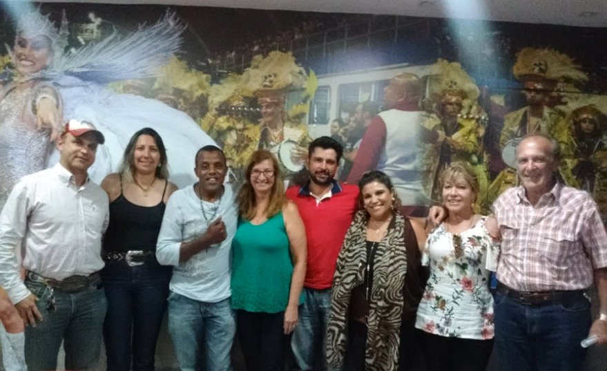 Descrição da imagem #PraCegoVer: Imagem no formato retangular, na horizontal. Membros da NBHA-Brazil durante a última Prova dos 3 Tambores. Fim da descrição.