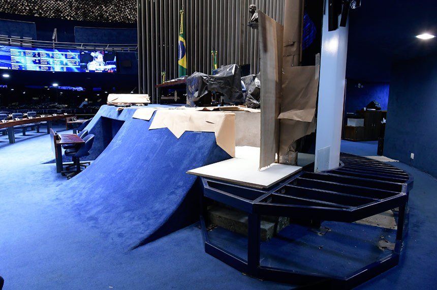 Descrição da imagem #PraCegoVer: Imagem no formato retangular, na horizontal. Plenário do Senado passa por obras que vão garantir acessibilidade. Fim da descrição.