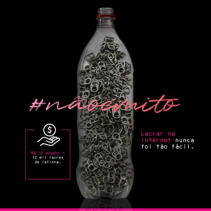 Descrição da imagem #pracegover: Arte de divulgação da campanha #NÃOÉMITO. A imagem tem fundo preto e no centro está uma garrafa pet transparente cheia de lacres de alumínio. Na parte central da imagem está escrito, em letras cor de rosa: #NÃOÉMITO. Nas laterais da garrafa estão informações sobre a campanha. Fim da descrição.
