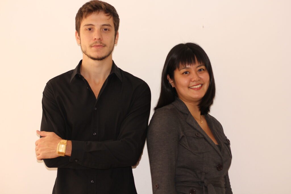 Descrição da imagem #pracegover: Foto dos arquitetos Ricardo Cipolla e Ana Paula Higa. Fim da descrição.