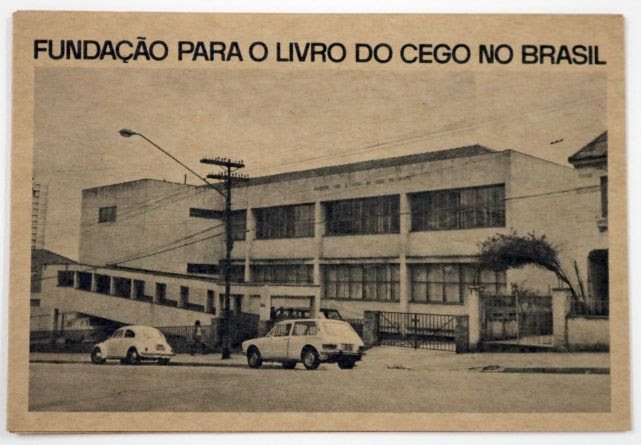 Descrição da imagem #pracegover: Recorte de jornal antigo com a notícia sobre a Fundação Dorina. Fim da descrição.