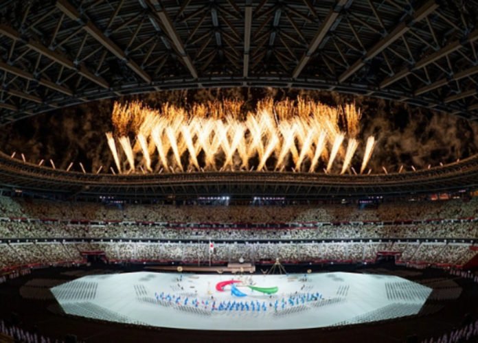 Descrição da imagem: Foto do estádio durante a abertura dos Jogos Paralímpicos. Fim da descrição.