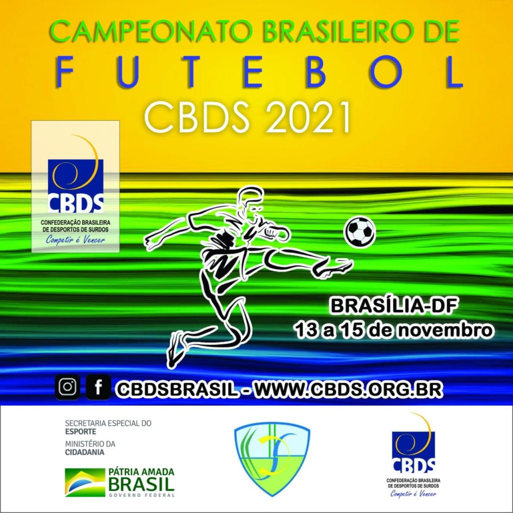 #descriçãodaimagem: Arte do flyer de divulgação do Campeonato Brasileiro de Futebol da CBDS 2021. O cartaz tem as cores amarelo, verde e azul. Nele estão as informações do evento, a ilustração de um jogador de futebol e o logo da CBDS. Fim da descrição.