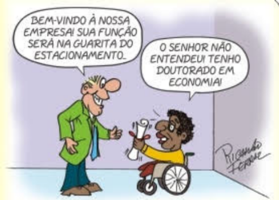 #descriçãodaimagem tirinha assinada pelo cartunista Ricardo Ferraz. Ela traz a história em que um homem oferece um emprego na guarita do estacionamento a um profissional cadeirante, que está dizendo que tem doutorado em economia. Fim da descrição.