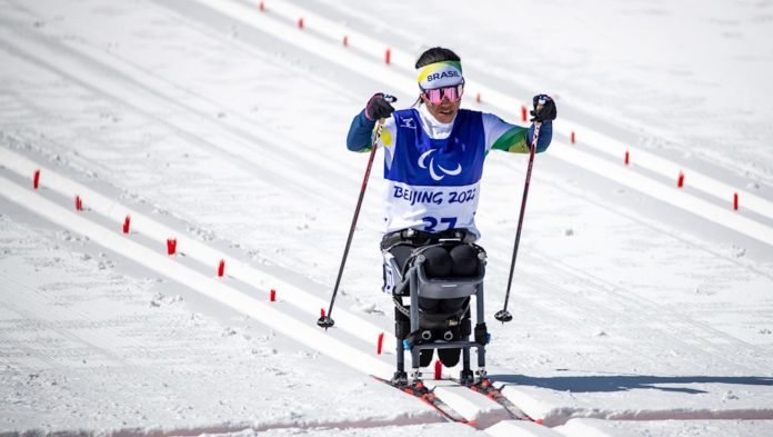 #descriçãodaimagem Foto da A atleta Aline Rocha durante prova de esqui cross-country. Fim da descrição.