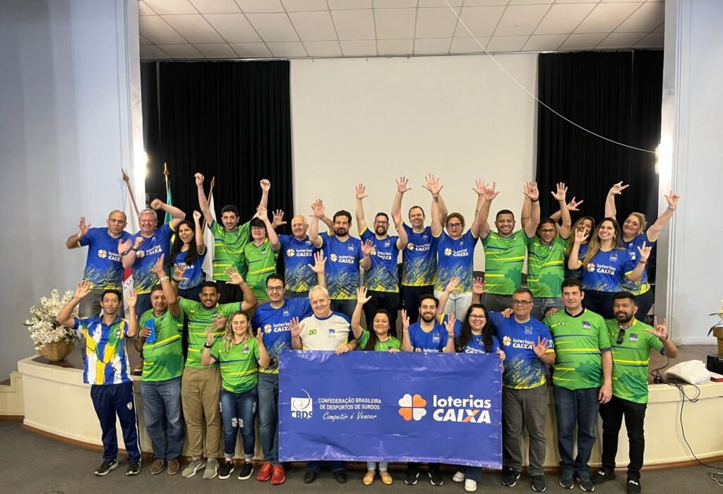 Descrição da imagem: foto dos participantes da Assembleia da CBDS. Fim da descrição.