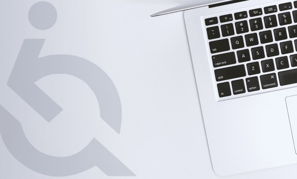 Descrição da imagem: arte com a foto de um computador. Na tela do computador está a imagem do site EqualWeb Brasil. Do lado esquerdo está o logo da EqualWeb Brasil. Fim da descrição.