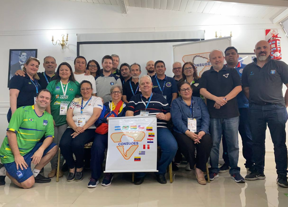 Descrição da imagem: foto dos participantes do congresso da CONSUDES. Fim da descrição.
