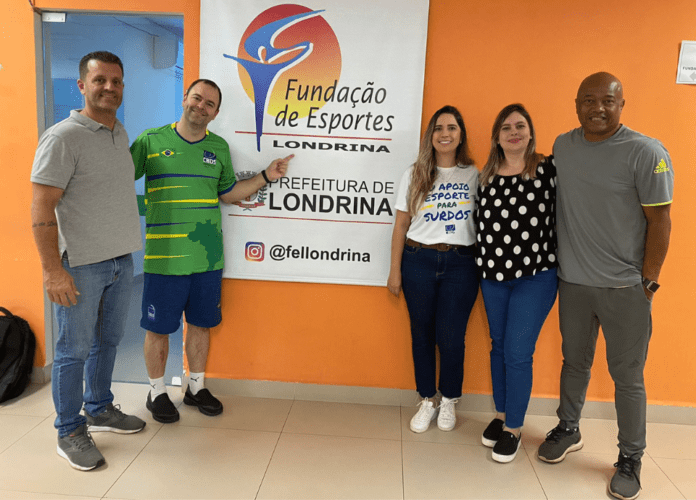 Descrição da imagem: foto da equipe da CBDS e da FEL. Fim da descrição)
