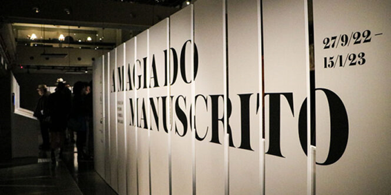 Descrição da imagem: foto da exposição 'A Magia do Manuscrito'. Fim da descrição.