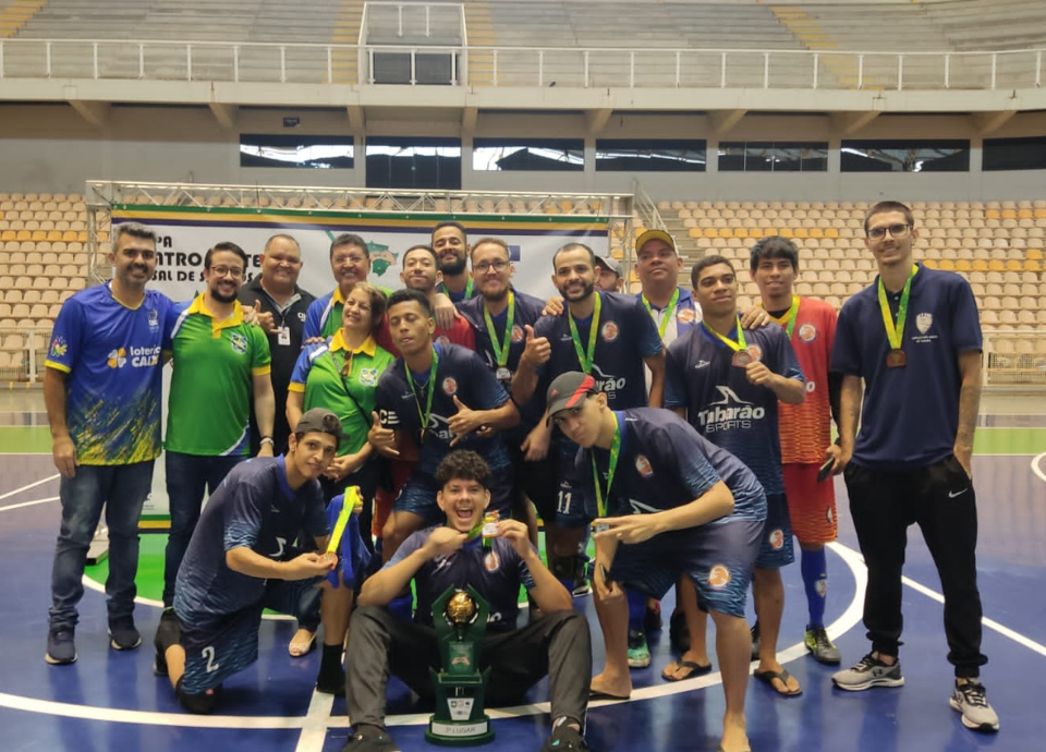 #descricaodaimagem foto da equipe de futsal da ASC/MT, 2ª colocada. Fim da descrição.