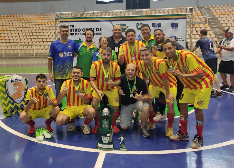 #descricaodaimagem foto da equipe de futsal da ASGNS/GO, 2ª colocada. Fim da descrição.