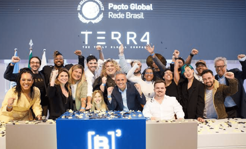 #descricaodaimagem #pratodosverem Foto das pessoas escolhidas pela Pacto Global e a B3, a bolsa do Brasil para representar a sociedade no evento IPO da TERR4