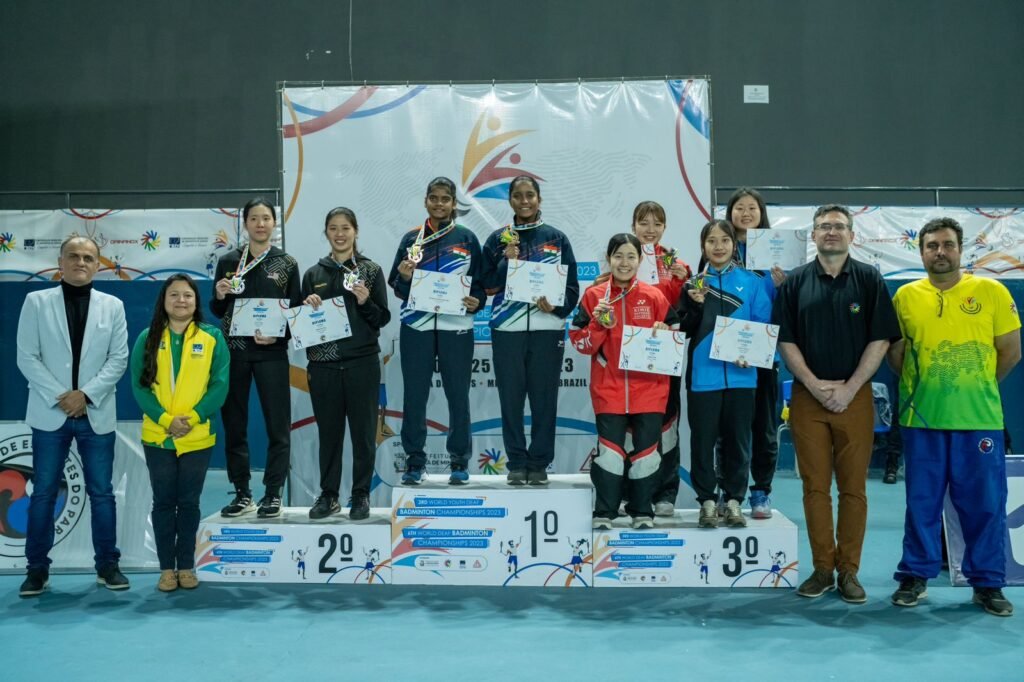 #descricaodaimagem #pratodosverem foto das atletas que venceram a categoria Dupla Feminina no 6º Campeonato Mundial de Badminton de Surdos.