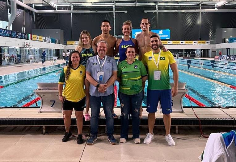 #descricaodaimagem #pratodosverem foto dos atletas e comissão técnica do Brasil.