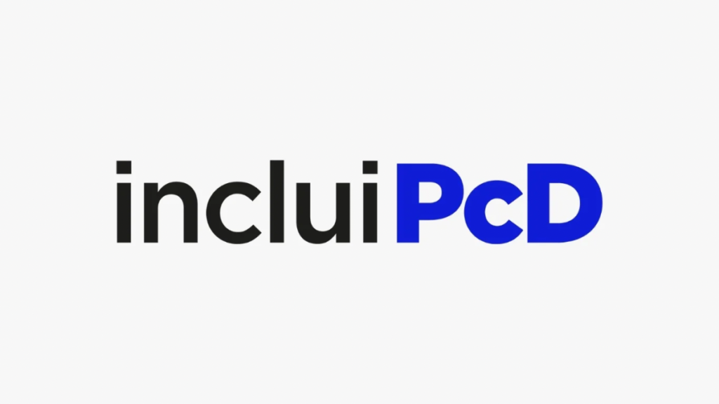#descricaodaimagem #pratodosverem arte com o logo da Inclui PcD. O logo é formado pela palavra inclui, na cor preta. Ao lado está escrito PcD, na cor azul.