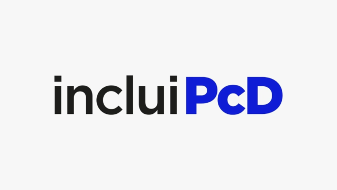 #descricaodaimagem #pratodosverem arte com o logo da Inclui PcD. O logo é formado pela palavra inclui, na cor preta. Ao lado está escrito PcD, na cor azul.