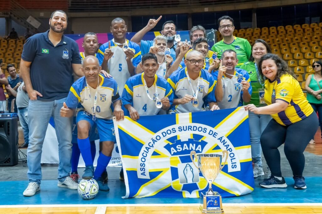 #descricaodaimagem #pratodosverem foto da equipe da ASANA/GO, campeã do Master 40+.