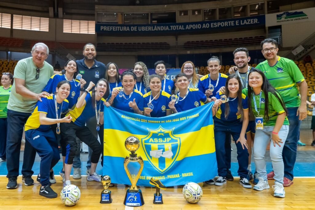 #descricaodaimagem #pratodosverem foto da equipe da ASSJP/PR, campeã do Feminino.