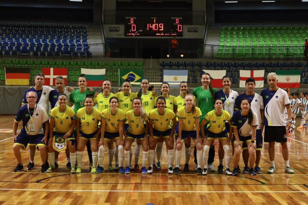 #descricaodaimagem #pratodosverem foto das jogadoras da Seleção Feminina do Brasil.