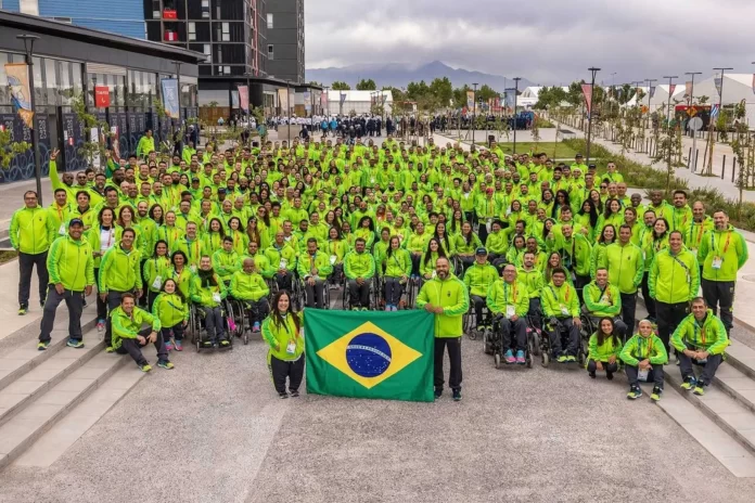 #descriçãodaimagem #pratodosverem foto da delegação brasileira que disputou o Parapan de Santiago.