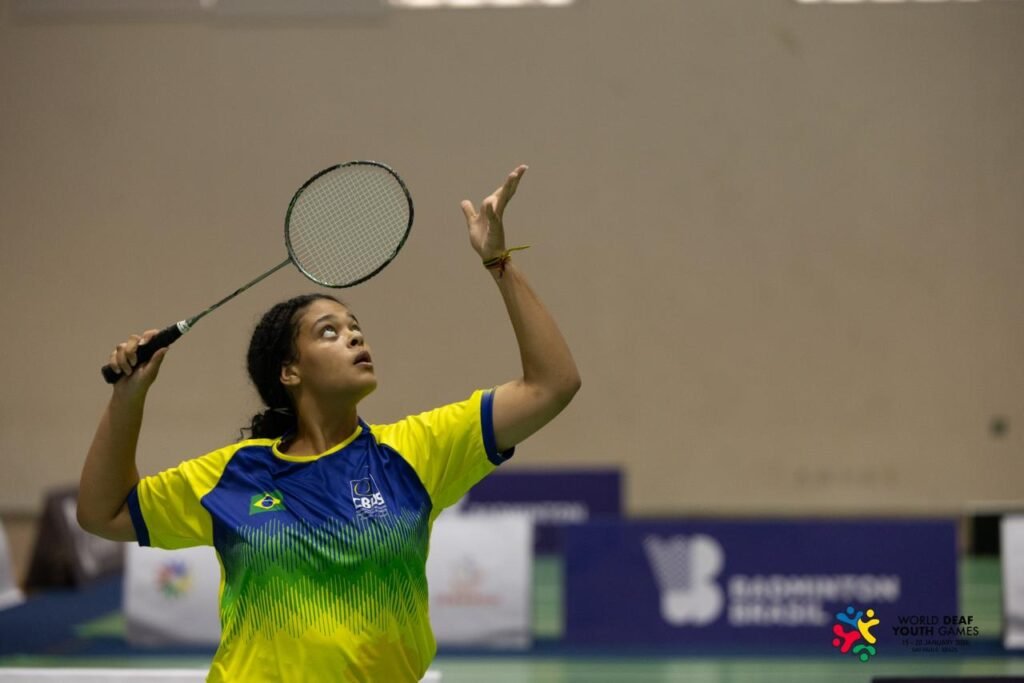 #descriçãodaimagem #pratodosverem foto da surdoatleta Mariana Borges, do badminton.