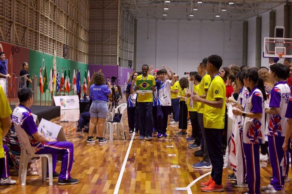 #descriçãodaimagem #pratodosverem foto da delegação brasileira.