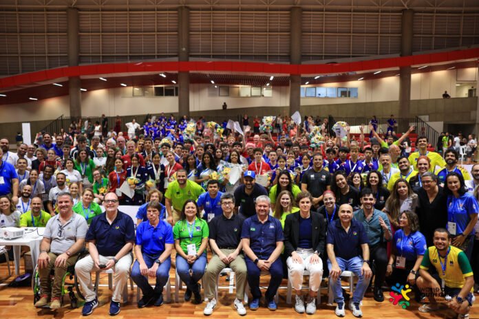 #descriçãodaimagem #pratodosverem foto geral da cerimônia de encerramento dos Jogos Mundiais da Juventude Surda.