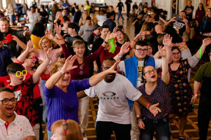 #descriçãodaimagem #pratodosverem foto dos jovens durante a última edição da BalaDown.