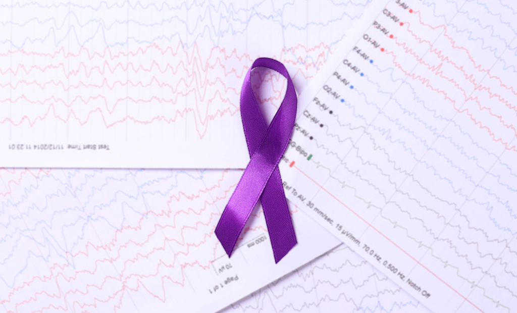 #descriçãodaimagem #pratodosverem imagem de uma fita da cor roxa representando a epilepsia.