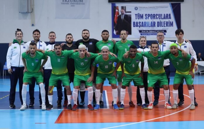 #descriçãodaimagem #pratodosverem foto da delegação masculina de Futsal do Brasil na Winter Deaflympics.