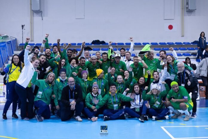 #descriçãodaimagem #pratodosverem foto da delegação brasileira na Winter Deaflympics.