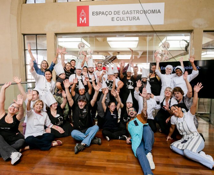 #descriçãodaimagem #pratodosverem foto da turma do Instituto UniDown.