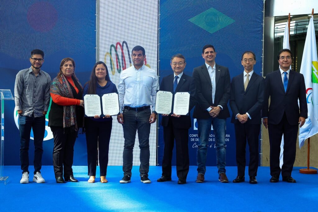 #descriçãodaimagem #pratodosverem foto de Yohansson Nascimento, Silvia Grecco, Diana Kyosen, Mizael Conrado, Yusuke Nakano, Fabio Araujo, Shimizu Toru e Yuki Kodera