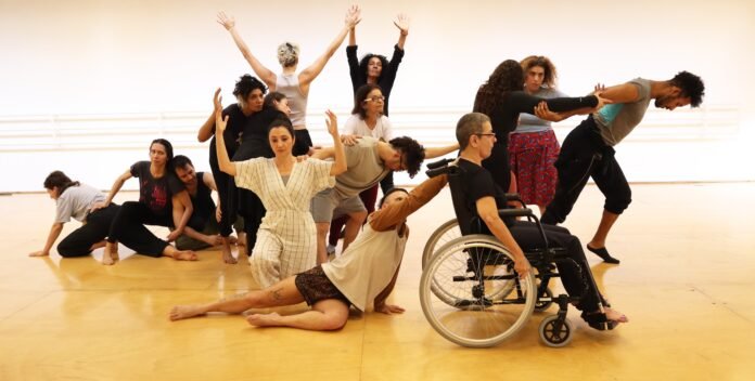 #descriçãodaimagem #pratodosverem foto dos bailarinos do grupo Danceability.